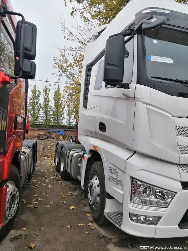 一汽解放 j7重卡 550马力 4x2牵引车(白色(ca4180p77k25e5)43.