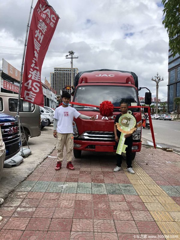 恭喜肖老板喜提江淮轻卡一台祝您生意兴隆财源广进
