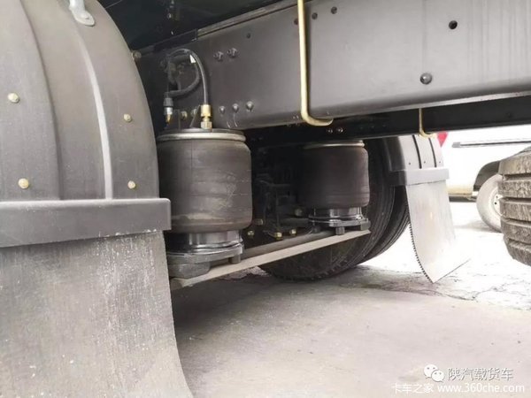 硬核看陕汽德龙x3000气囊桥前四后八载货车