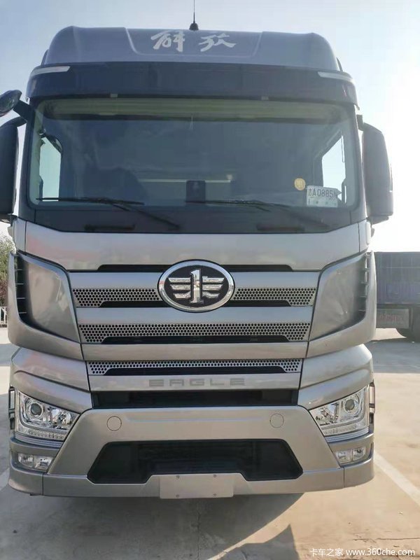 一汽解放 j7重卡 豪华版 550马力 6x4 amt自动挡牵引车(ca4250p77k25