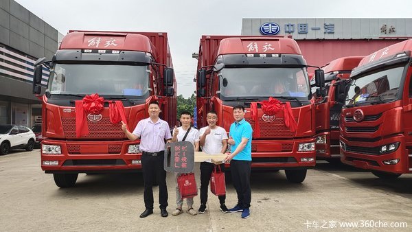 新车交付恭喜南海一汽尊贵车主喜提爱车
