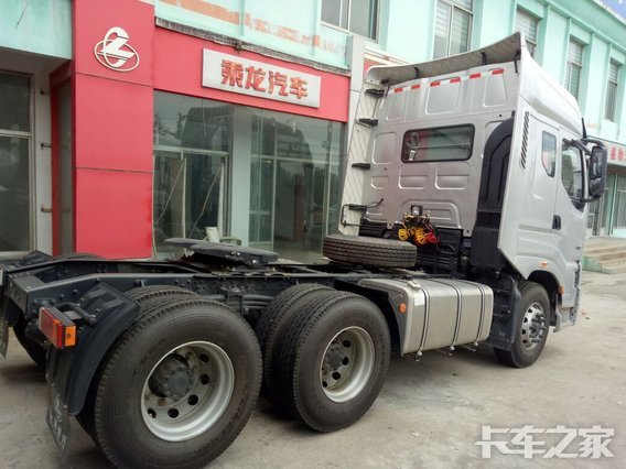 车型名称 东风柳汽 乘龙h7重卡 旗舰版 400马力 6x4牵引车 驾驶室配置