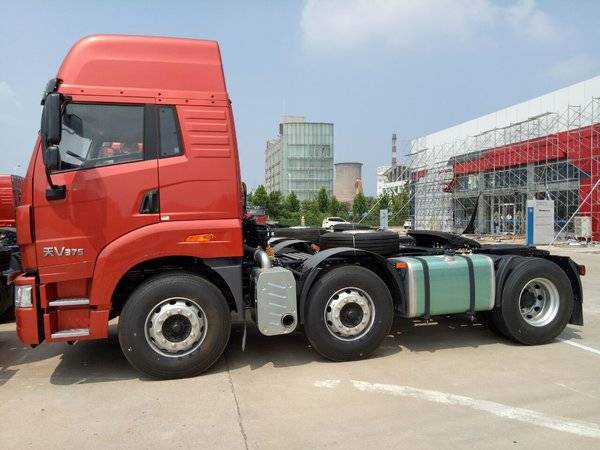 天v重卡 375马力 6x2牵引车