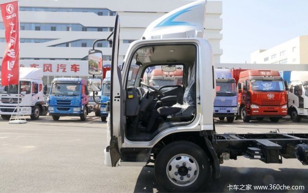 福田 奥铃TS 110马力 4.14米单排厢式轻卡(气刹)(BJ5045XXY-F2)装配M3车头驾驶室,动力方面,搭载北汽福田4J28TC3发动机,输出功率为110马力,符合国五/欧五排放,匹配万里扬WLY5T92变速箱,档位数为5,采用4.5T后桥,速比为4.875,另外,该车还配备原厂空调,对该款新车有购买意向的用户欢迎致电经销商。