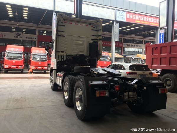 4万 重庆五十铃巨咖牵引车促销中