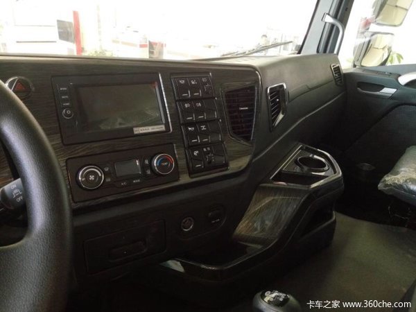 5万送80桶尿素 保定解放jh6牵引车