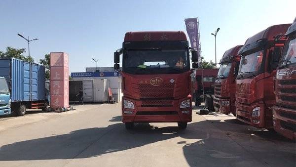 8万 青岛解放 jh6重卡 430马力 6x4 lng牵引车  详情表 车型名称 青岛