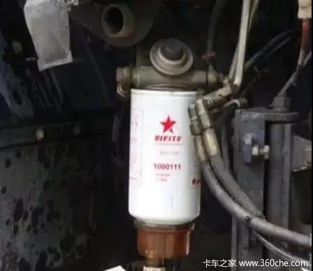 油水分离器主要的作用就是除去柴油中的水分及杂质,以降低喷油嘴故障