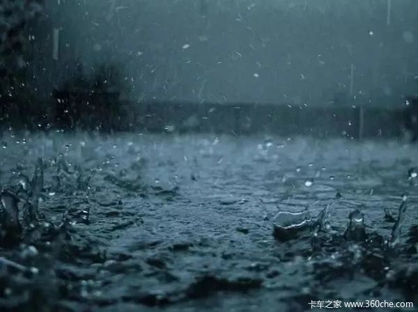 雨天  中国气象上规定 24小时降水量 50毫米或以上的强降雨称为"暴雨"