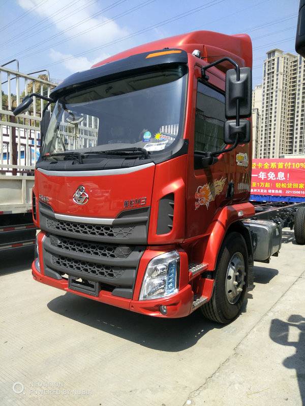 轻快好省高颜值新乘龙m3康明斯发动机