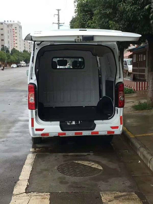 5l平顶背掀门封闭货车 发动机型号/马力 东安4g15s