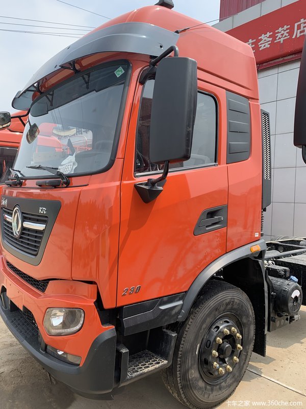 东风天锦kr6.8米 高顶双卧到店啦