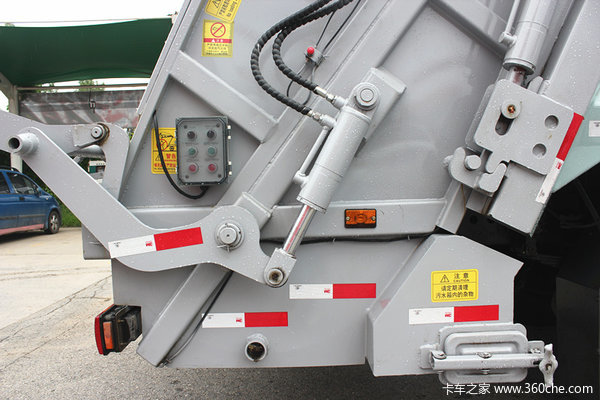 欧曼GTL垃圾运输车限时促销中 优惠0.6万