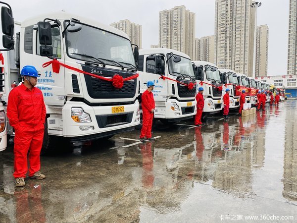 恭贺重庆XR物流有限公司喜提10台龙擎DDi350载货车