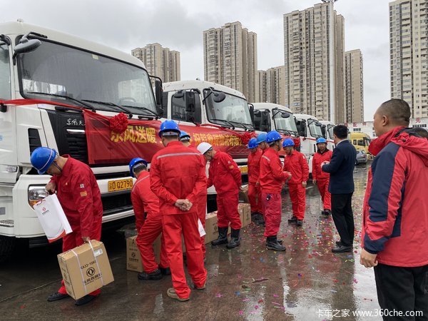 恭贺重庆XR物流有限公司喜提10台龙擎DDi350载货车