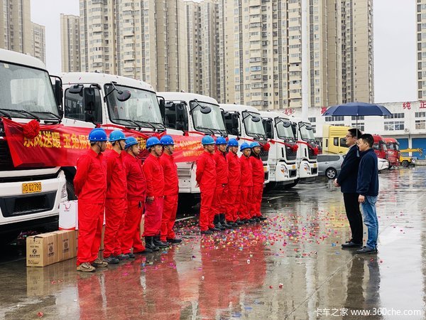 恭贺重庆XR物流有限公司喜提10台龙擎DDi350载货车