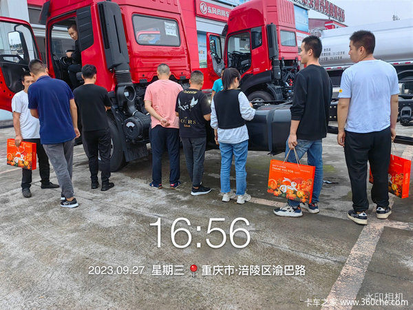 9月27日重庆嘉峰中轮涪陵中益店开展了东风天锦4缸机推介会