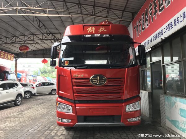 一汽解放 新J6P重卡 领航版 四季款 550马力 6X4牵引车(CA4250P66K25T1A1E5)