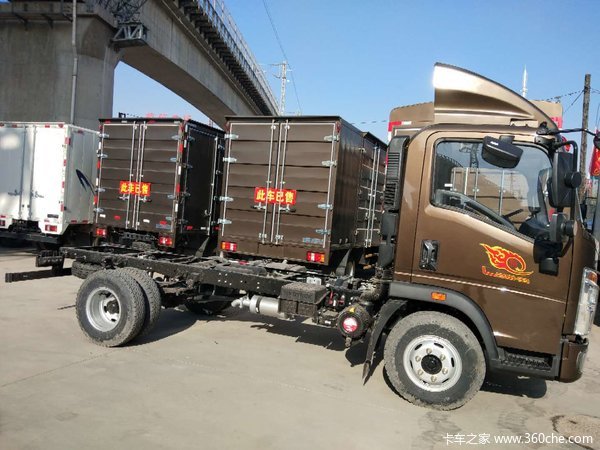 ����D25���и��ٵ�ս���������һ̨��ɫ��ץ���µ�