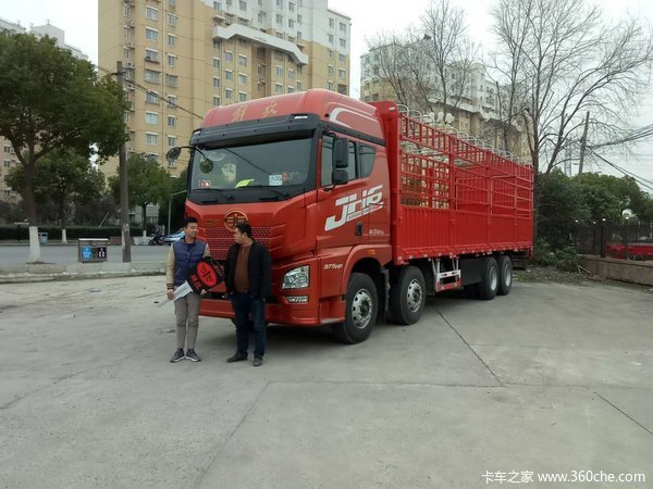 解放JH6载货车成功交付客户