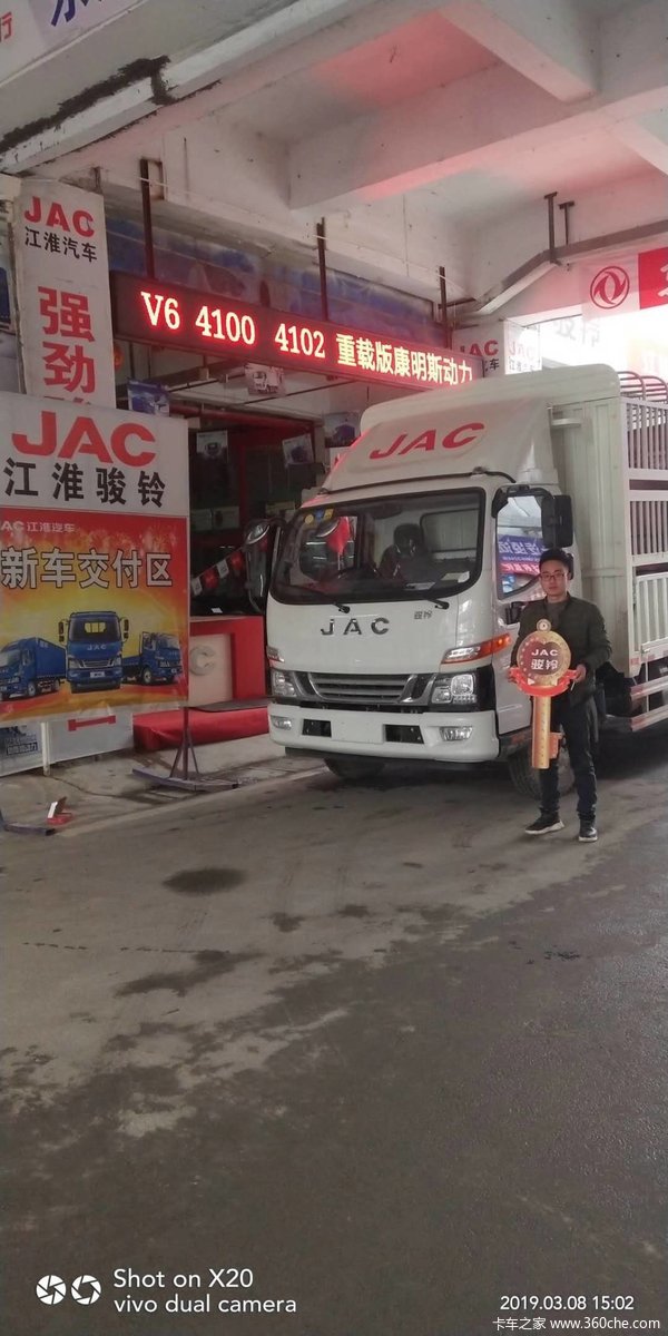 恭喜谢师傅今日喜接江淮骏铃一台