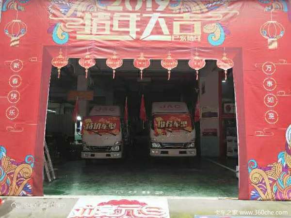 恭喜谢师傅今日喜接江淮骏铃一台