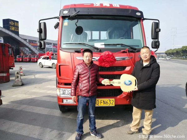 恭喜朱先生 喜提龙V载货车