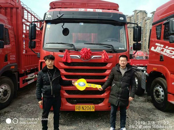 恭喜李老板喜提龙VH6.8米高栏一台