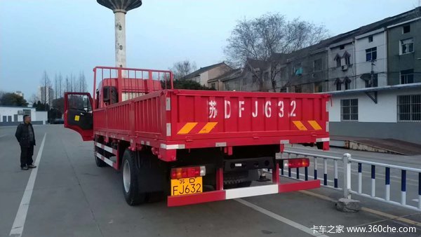 1台龙V载货拦板车成功交付客户。