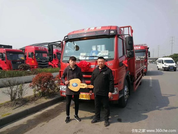 恭喜韩先生喜提龙V平板载货车……