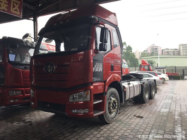 一汽解放 新J6P重卡 质惠运煤版 新北方款 370马力 6X4牵引车