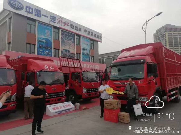 恭喜崔先生喜提麟VH5.4米载货高栏车