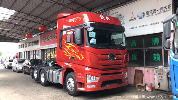一汽解放 J7重卡 豪华型 550马力 6X2R AMT自动挡牵引车(CA4250P77K25T2E5)