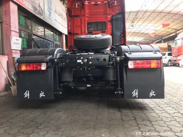 一汽解放 J7重卡 豪华型 550马力 6X2R AMT自动挡牵引车(CA4250P77K25T2E5)