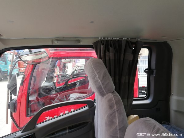 解放轻卡云内D30（156马力长换油齿轮传动）