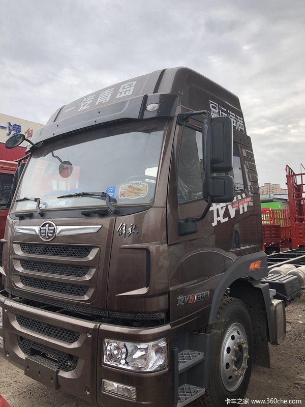 5万询价青岛解放 龙vh中卡 220马力 南方版 4x2 6.