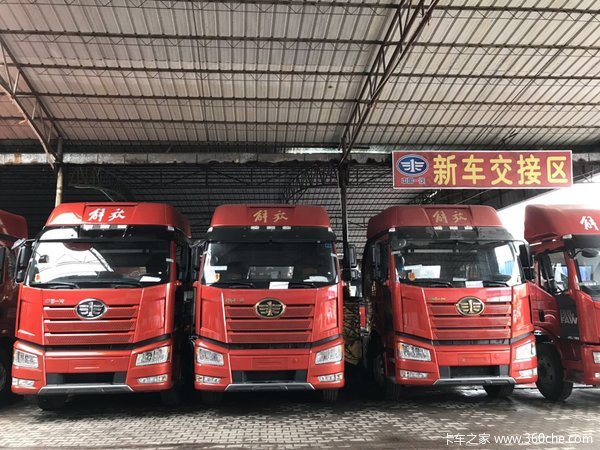 一汽解放 J6P重卡 领航版 460马力 6X4牵引车(CA4250P66K24T1A1E5)