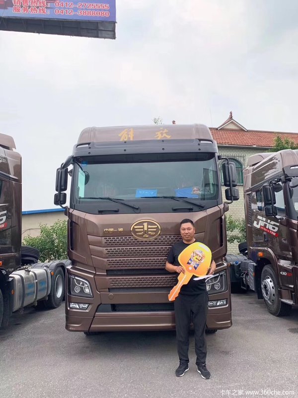 恭喜刘先生 喜提解放JH6牵引车