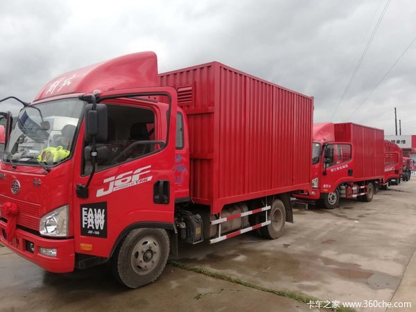 昆明豪情汽车销售有限公司交车4台