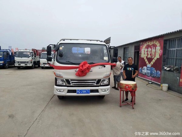 1台骏铃V6D25排半载货车成功交付客户