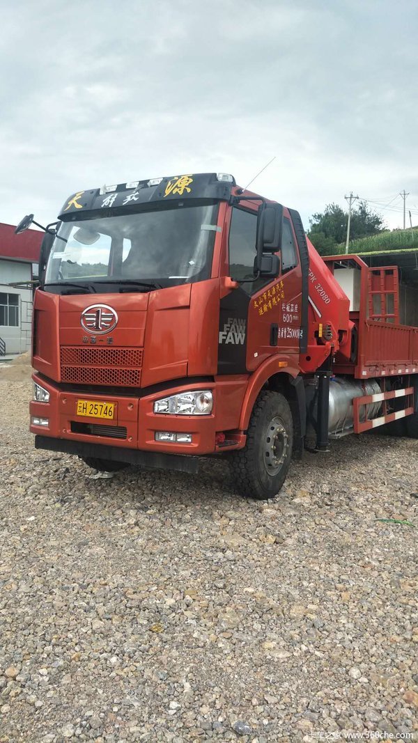 解放随车吊交车 解放卡车 挣钱机器 