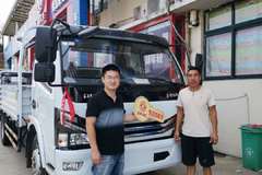 2台多利卡D7载货车成功交付客户 牛