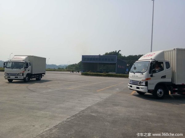 金日喜贺两范总提江淮骏铃V6原厂厢式车型