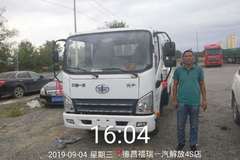 恭喜肖毅在乌市德昌福瑞一汽解放4S店喜提虎V一排半载货车