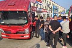 团结，奋进，诚实，和谐。凯马汽车—与您同行