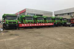 连云港郝池运输有限公司交车仪式在连云港平港实业有限公司展场隆重举