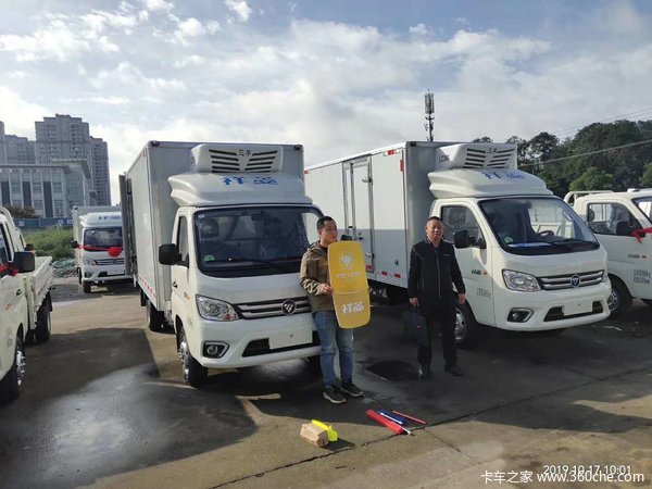 2台祥菱M2冷藏厢式货车成功交付客户