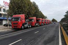 感谢赣榆区柘汪镇郑总一次性订购10台东风天龙牵引车交车现场