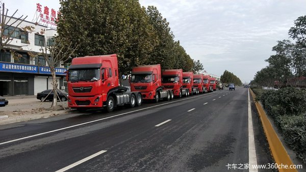 感谢赣榆区柘汪镇郑总一次性订购10台东风天龙牵引车交车现场