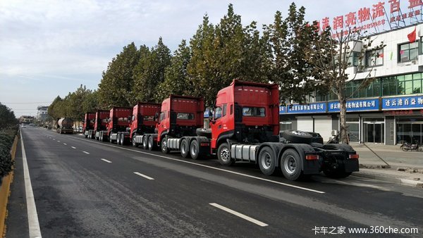 感谢赣榆区柘汪镇郑总一次性订购10台东风天龙牵引车交车现场